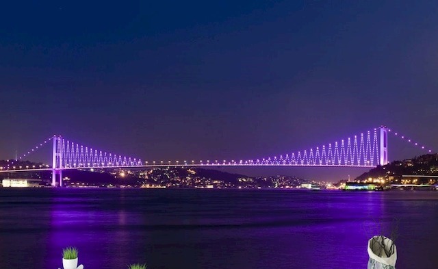 mor-isiklari-ile-bogaz-koprusu mor-isiklari-ile-bogaz-koprusu